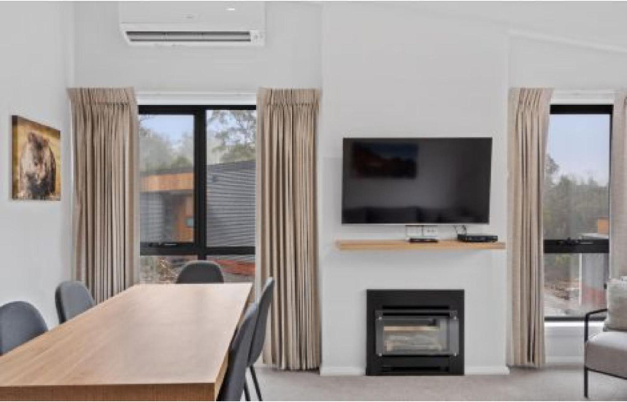 Lodge Discovery Parks - *