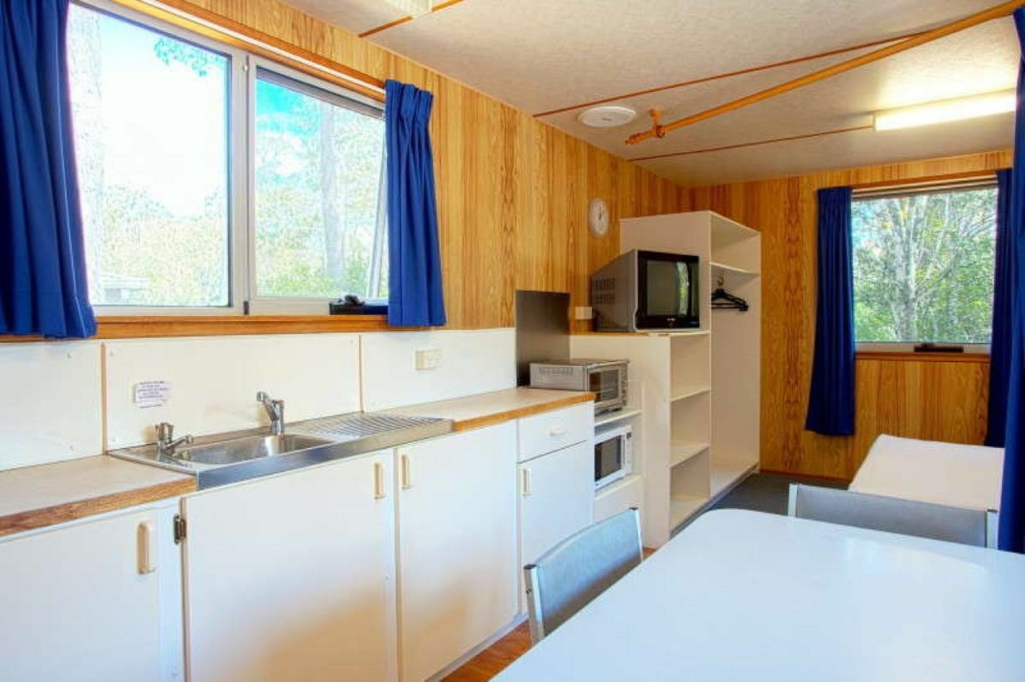 Lodge Discovery Parks - *